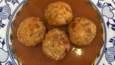 Rajská omáčka s masovými kuličkami