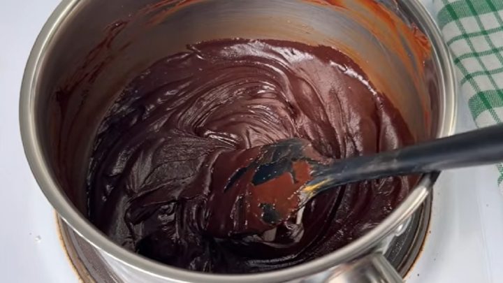 Čokoládová poleva na dorty a zákusky