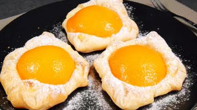 Rychlé šátečky s pudinkem a broskví