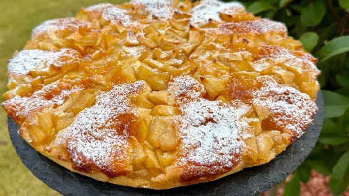 Rychlý koláč s marmeládou a jablky