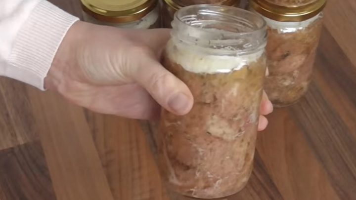 Domácí zavařená vepřovka jen z 5 ingrediencí