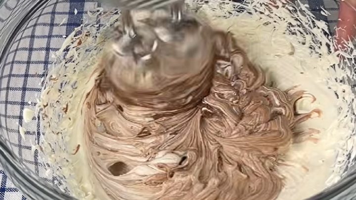 Pevný čokoládový krém na dorty a zákusky