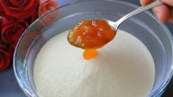 Smažené krupicové kostičky s džemem