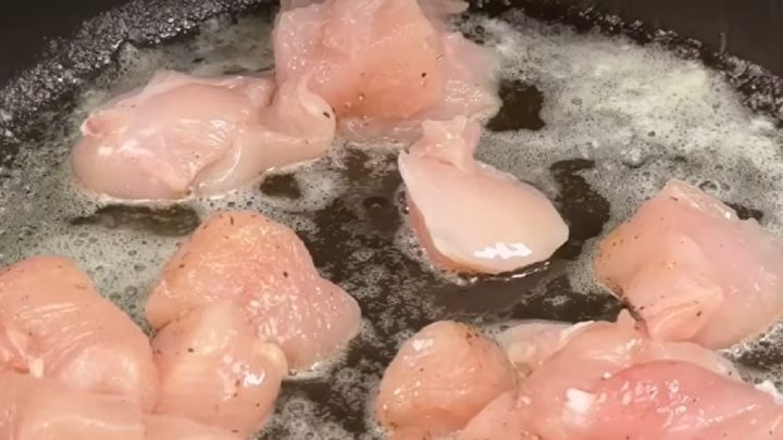 Kuřecí kostky na zelenině s těstovinami