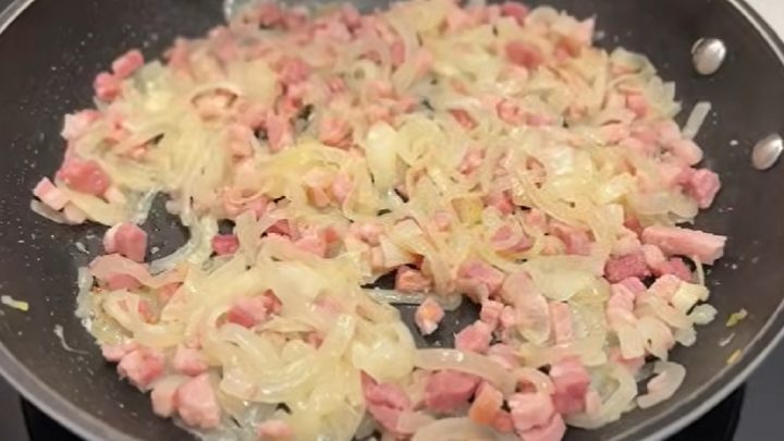 Zapečené brambory se slaninou a hermelínem