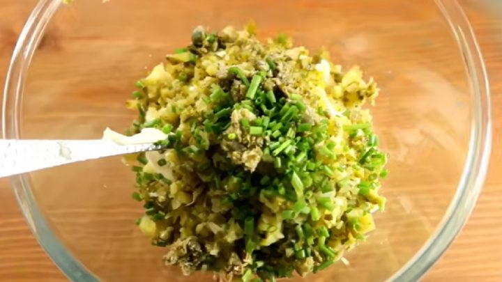 Domácí tatarská omáčka s bylinkami