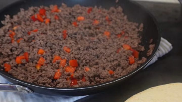 Tortilly plněné mletým masem a paprikou