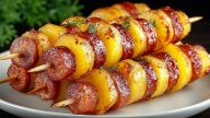 Špízy s klobásou a bramborami