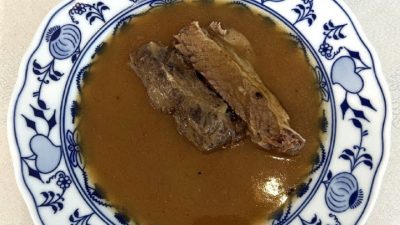 Cibulová omáčka s divokým kořením