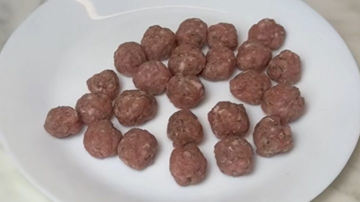 Fazolová polévka s masovými knedlíčky