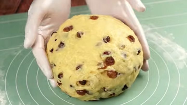 Rychlé sušenky s rozinkami z kynutého těsta