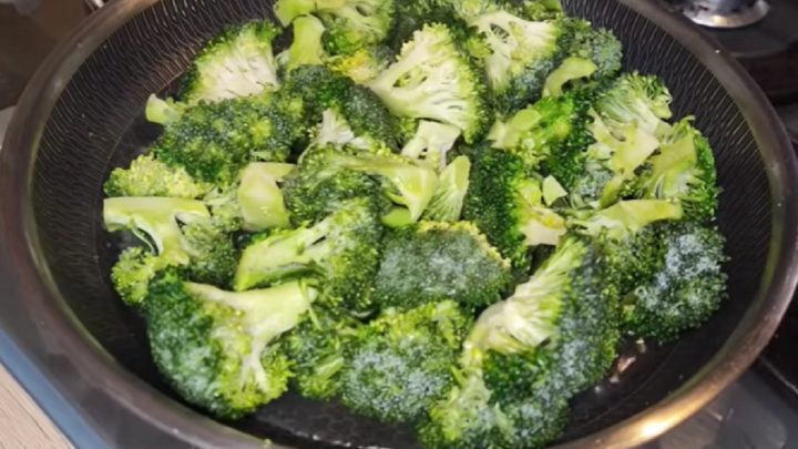 Zapečená brokolice s bešamelem a brambory