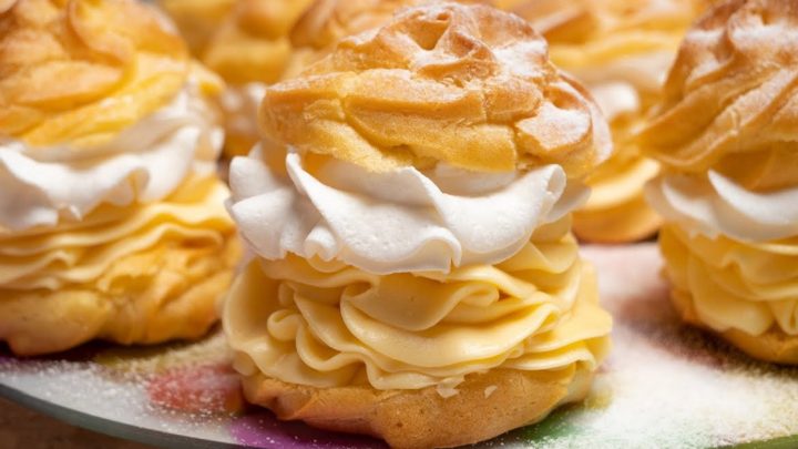 Větrníky s vanilkovým krémem a šlehačkou