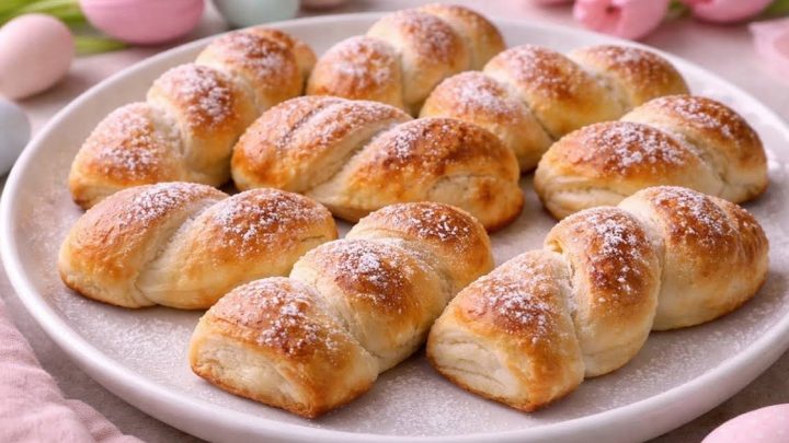 Vláčné copánky s tvarohovou náplní Vláčné copánky s tvarohovou náplní