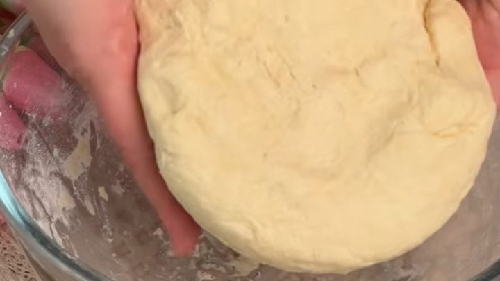 Vláčné copánky s tvarohovou náplní