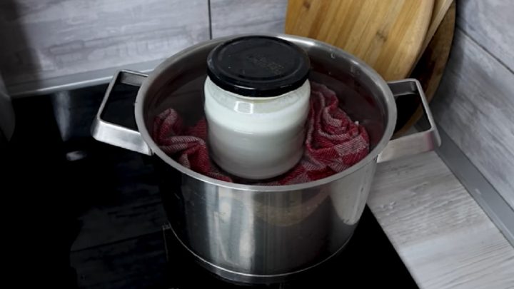 Jednoduchý domácí krémový sýr z jogurtu