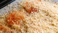 Cibulová pizza se sýrem a ovesnými vločkami