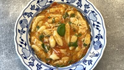 Gnocchi s rajčaty a mozzarellou