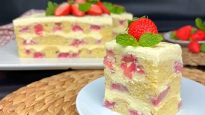 Jahodové řezy se šlehačkou a mascarpone