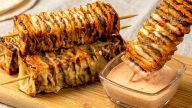 Kebab na špejli s tortillou a mozzarellou
