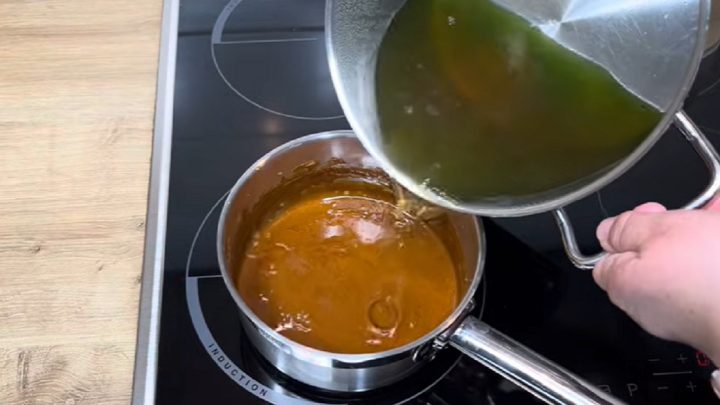 Domácí maggi z libečku a petrželky