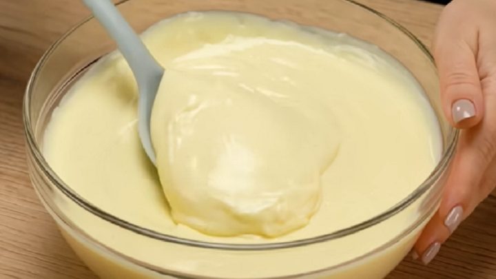 Rychlé řezy s cukrářskými piškoty bez pečení