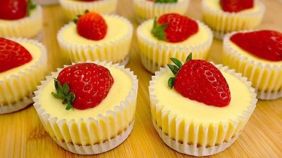 Mini cheesecaky s jahodami a vanilkou
