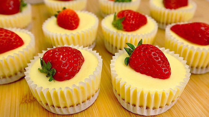 Mini cheesecaky s jahodami a vanilkou