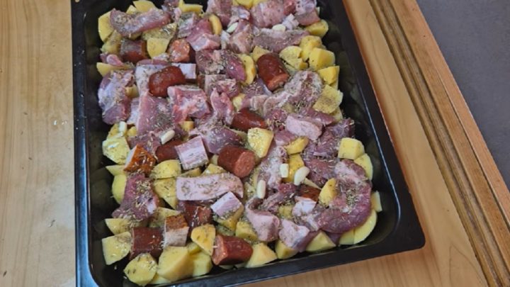 Selský pekáč s masem a houbami