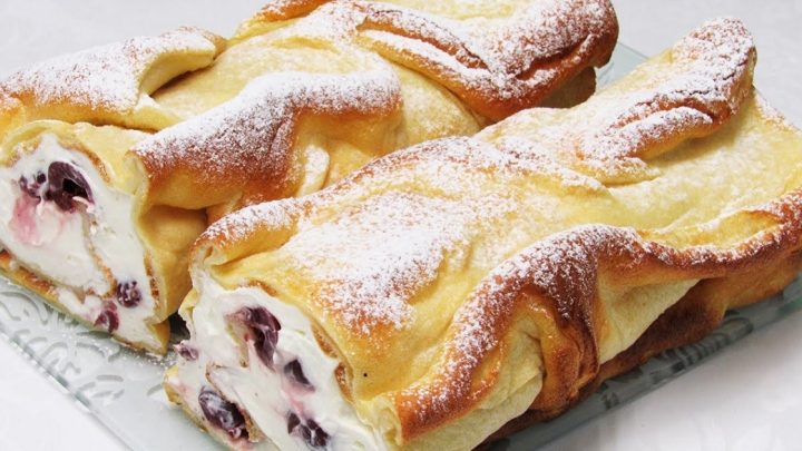 Roláda z palačinkového těsta s ovocem Roláda z palačinkového těsta s ovocem
