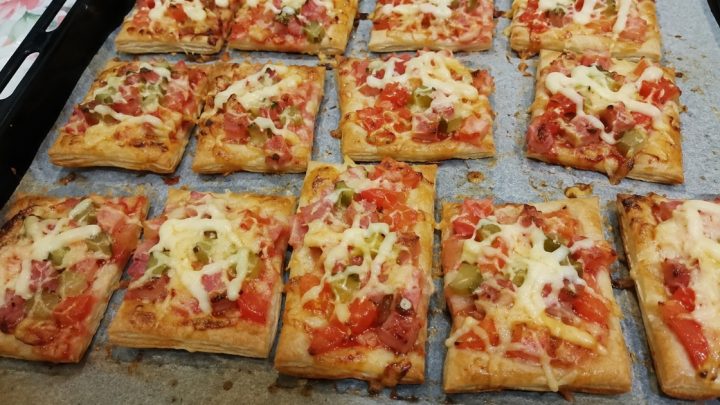 Rychlé pizza chlebíčky z listového těsta