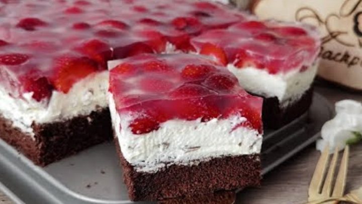 Stracciatella řezy s jahodovým želé
