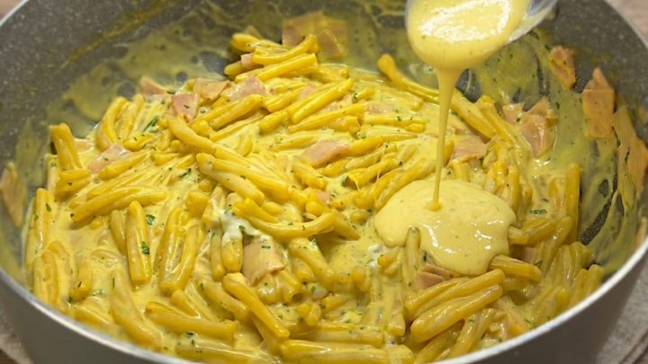 Sýrové těstoviny se šunkou a šafránem Sýrové těstoviny se šunkou a šafránem
