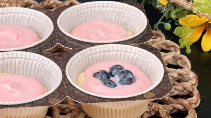 Jogurtové muffiny s tvarohem a jahodami