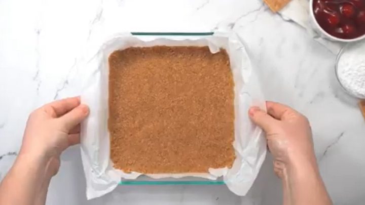 Rychlý nepečený cheesecake s třešněmi