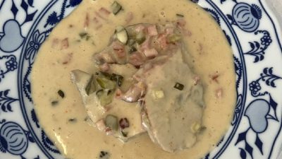 Hamburská vepřová kýta s jemnou omáčkou