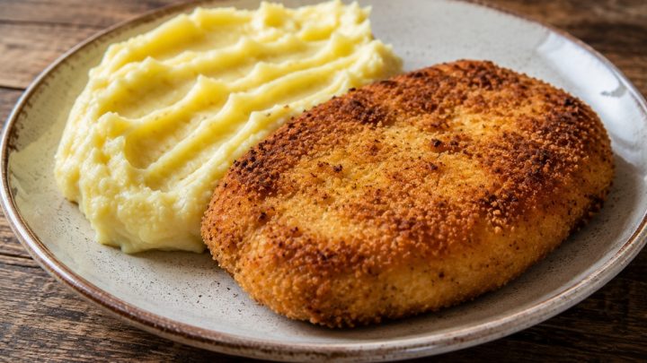 Holandský řízek se sýrem a bramborovou kaší Holandský řízek se sýrem a bramborovou kaší