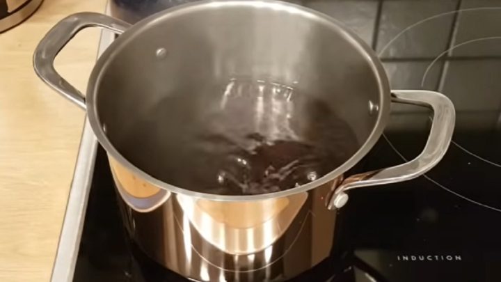 Domácí maggi z libečku a petržele