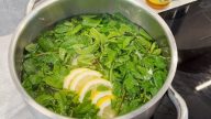 Jednoduchý domácí sirup z máty a citronu