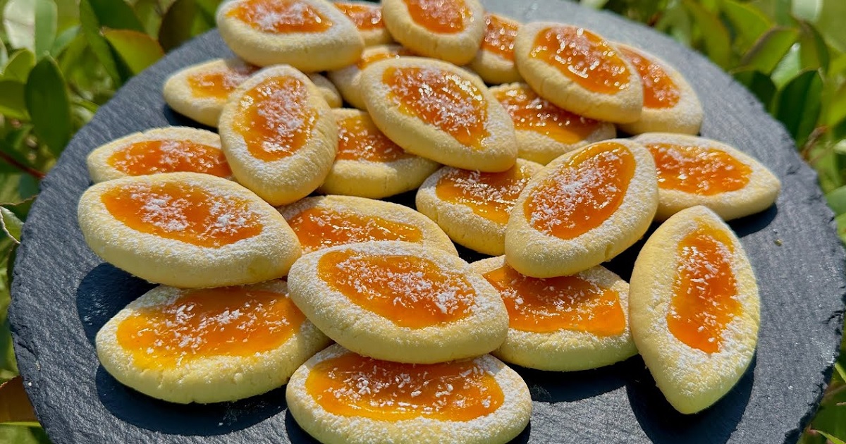Křehké máslové sušenky s marmeládou