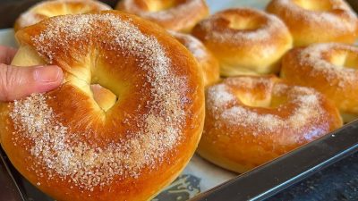 Kynuté kroužky s rozinkami a medem