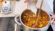 Hovězí Stroganoff s cibulí a žampiony