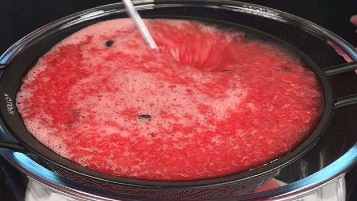 Melounové poháry s kondenzovaným mlékem