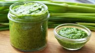 Pesto z jarní cibulky a petrželky