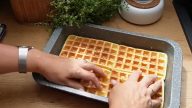 Vaflové řezy se šlehačkou a ovocem