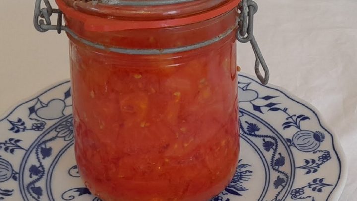 Zavařovaná rajčata jen z 1 suroviny Zavařovaná rajčata jen z 1 suroviny