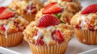 Rychlé jahodové muffiny s drobenkou