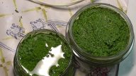 Rychlé domácí pesto z křenových listů