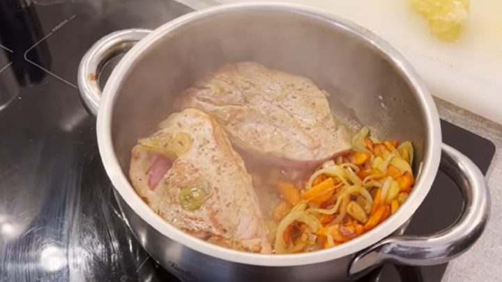 Hamburská vepřová kýta s jemnou omáčkou
