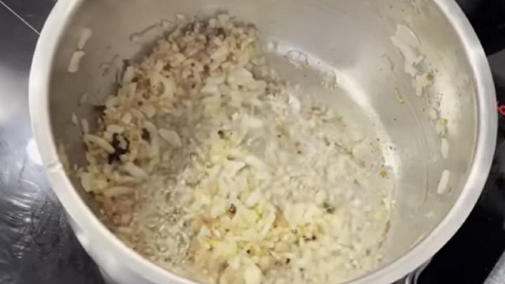 Grenadýrský pochod s těstovinami a slaninou